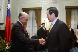 總統府參訪--RID Jackson伉儷與RIPE Kalyan伉儷帶領各地區總監會與馬英九總統 總統府參訪--RID Jackson伉儷與RIPE Kalyan伉儷帶領各地區總監會與馬英九總統